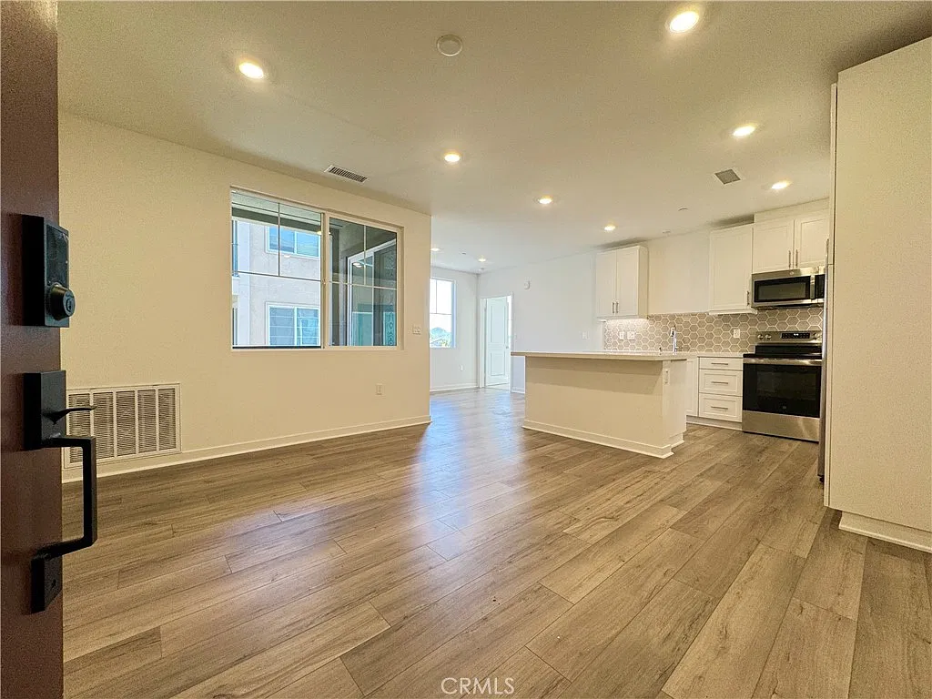 2 bed, 956 sqft, $2,900 — Photo 4