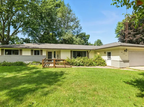 3075 Westcott Dr, Port Huron, MI 48060