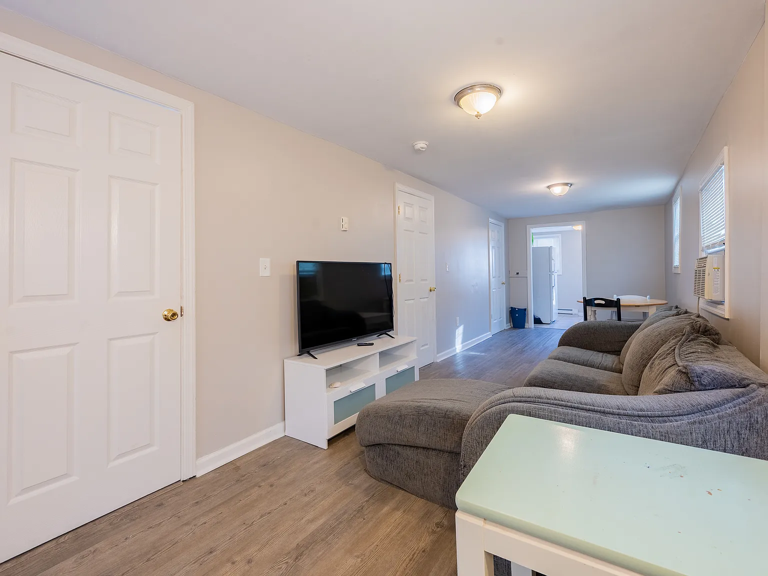 3 bed, $1,300 — Photo 3