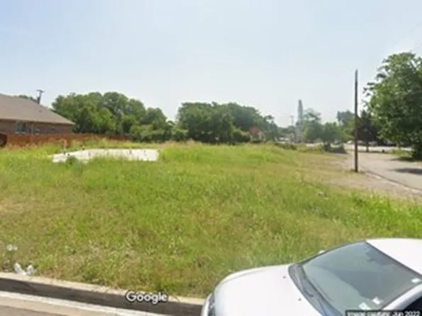 10 Higgins Ave, Cockrell Hill, TX 75211