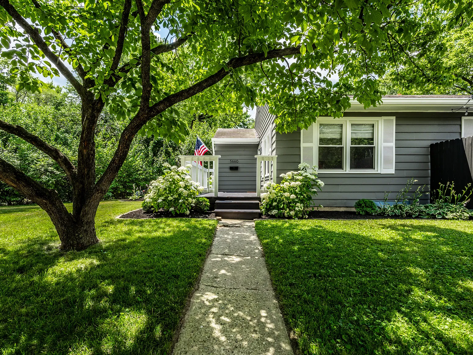 3 bed, 3.0 bath, 2356 sqft, $2,500 — Photo 3