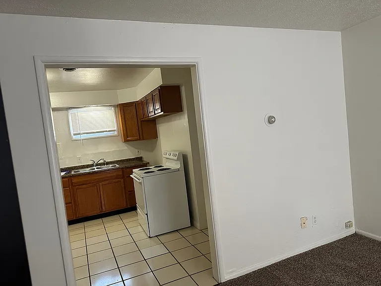 61 Crescent Dr — Photo 4