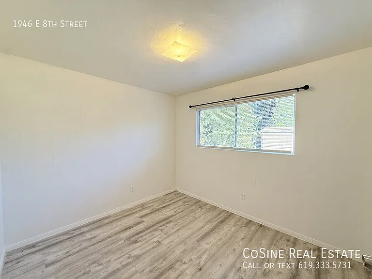 1946 E 8th St — Photo 11