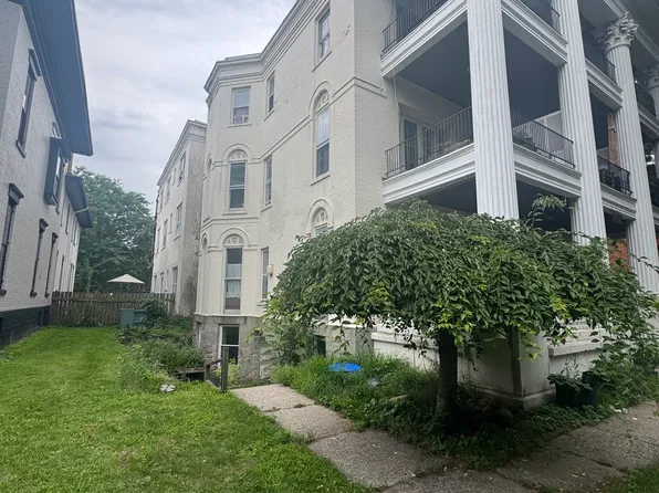 275 S Plymouth Ave Unit 10, Rochester, NY 14608