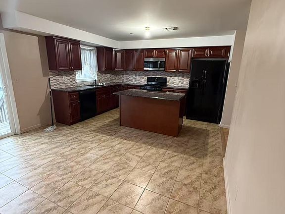 3rd image of 22 Bayonne Ct #1