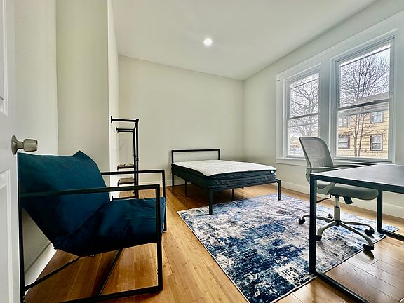 4th image of 33 Pine St #2