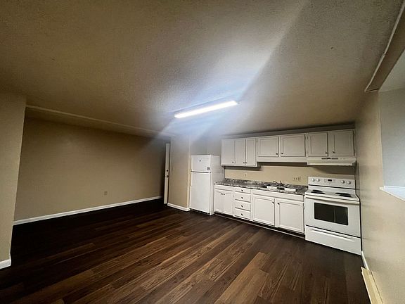 2nd image of 133 N Poplar St APT 2