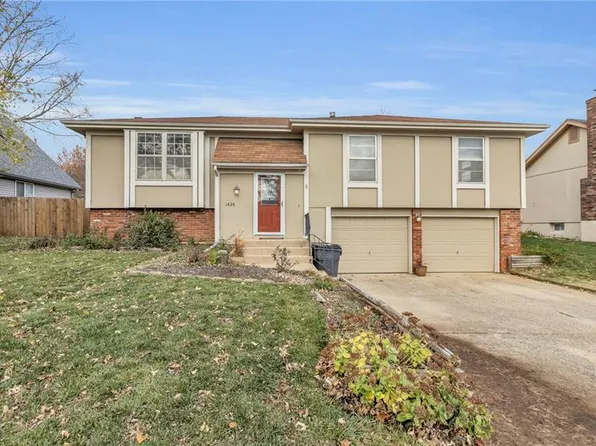 1424 W Spruce St, Olathe, KS 66061