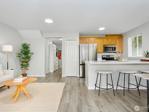 3rd image of 3827 S Cushman Avenue