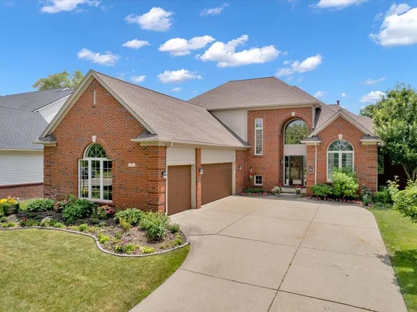 723 Bay Pointe Dr, Oxford, MI 48371