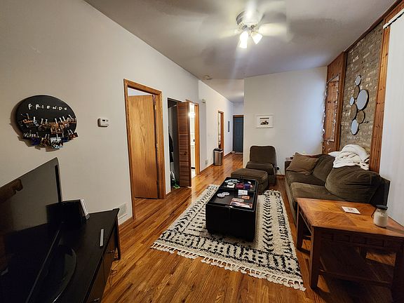 2nd image of 2048 N Western Ave APT 1R