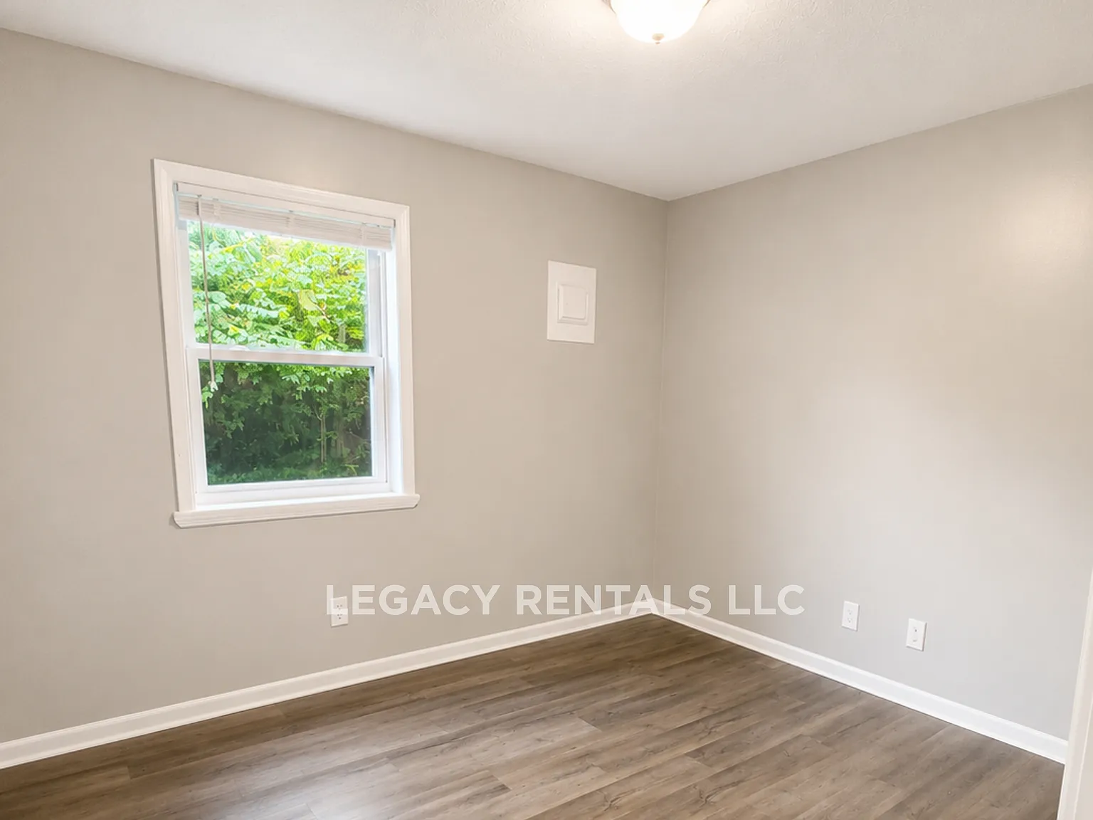 107 Robbins Drive - 15 — Photo 3