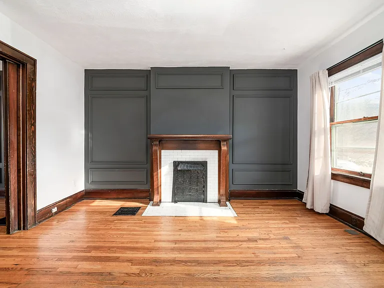 48 W Kossuth St — Photo 3