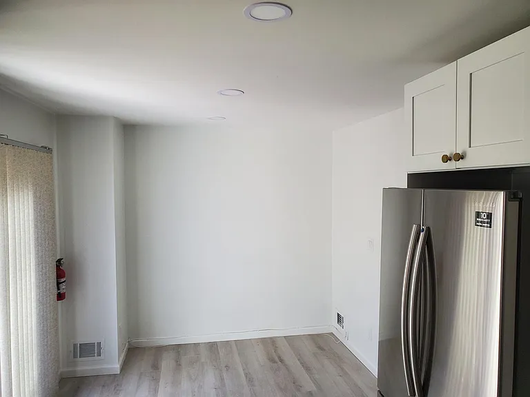 122 Stedwick Dr — Photo 3