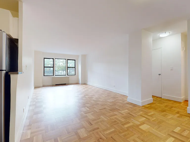 220 E 63rd St #1L — Photo 4