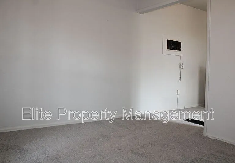 315 E City Center Dr — Photo 2