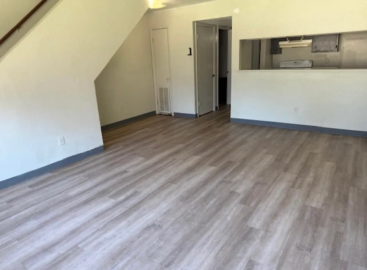 2 bed, 996 sqft, $1,250 — Photo 2