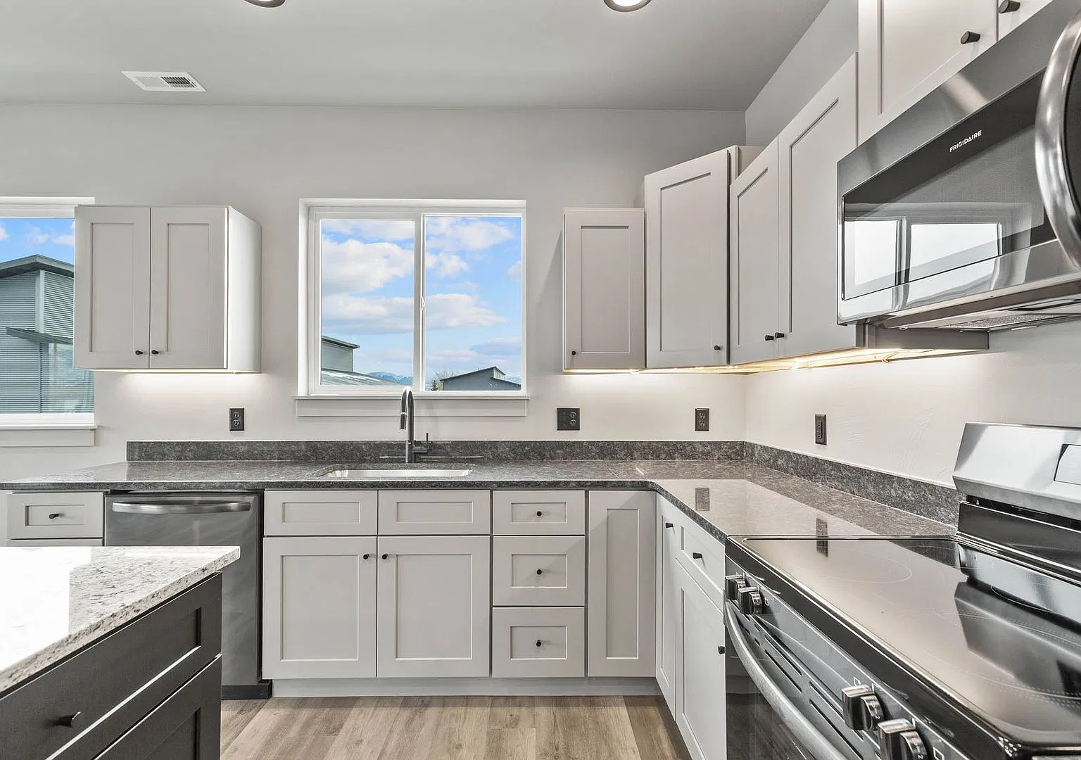 204 Fletching Way — Photo 2