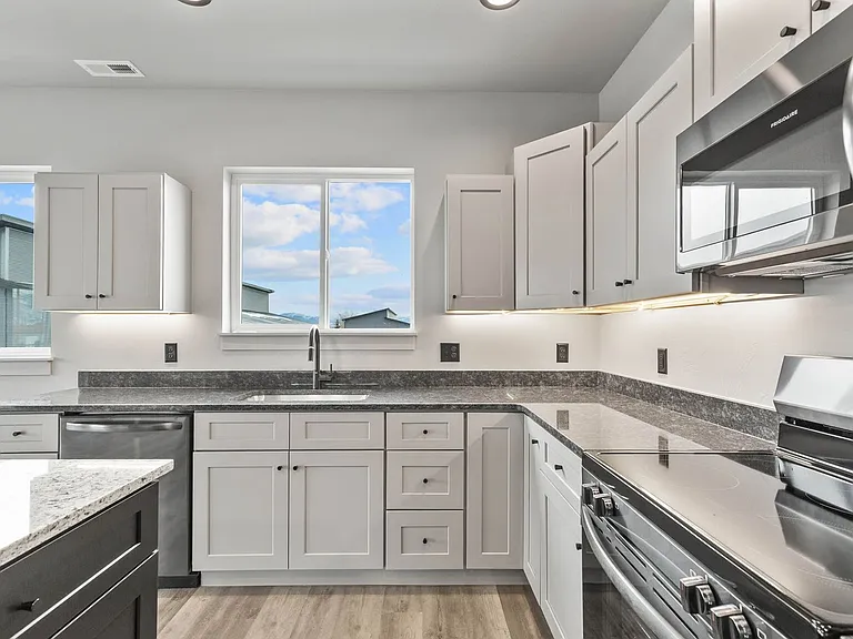 204 Fletching Way — Photo 2