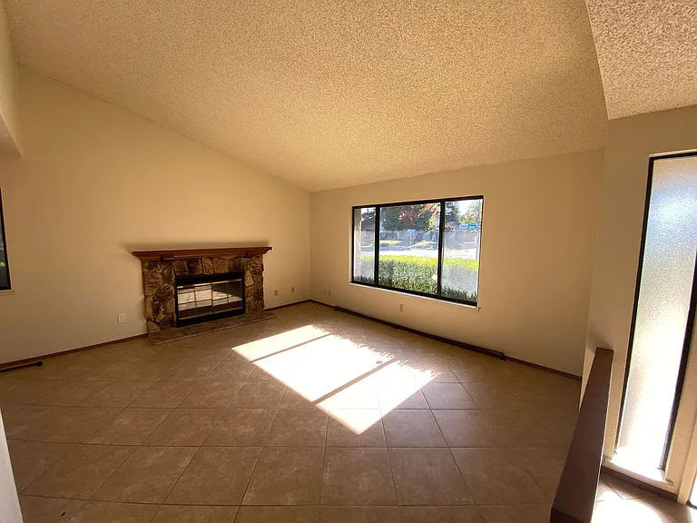 1817 Klamath River Dr — Photo 5