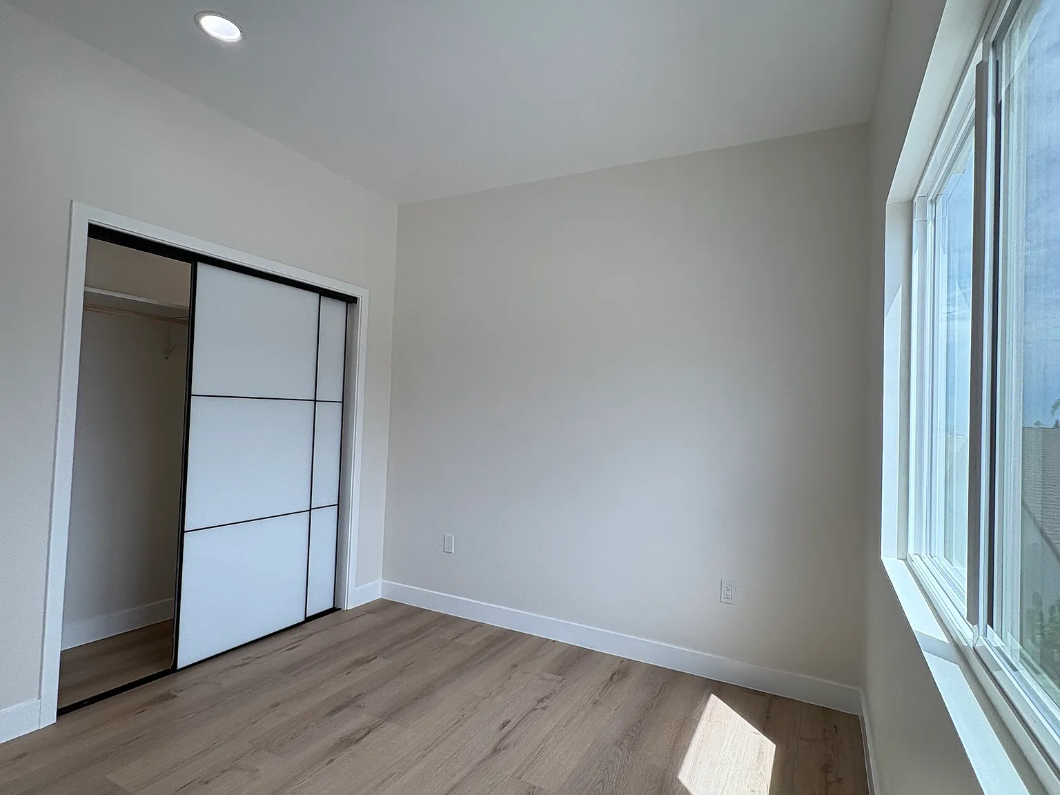 3 bed, 1200 sqft, $3,500 — Photo 3