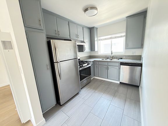 4th image of 950 Magnolia Ave APT 33
