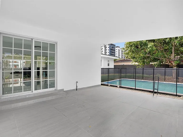 1920 SW 67th Ave — Photo 35