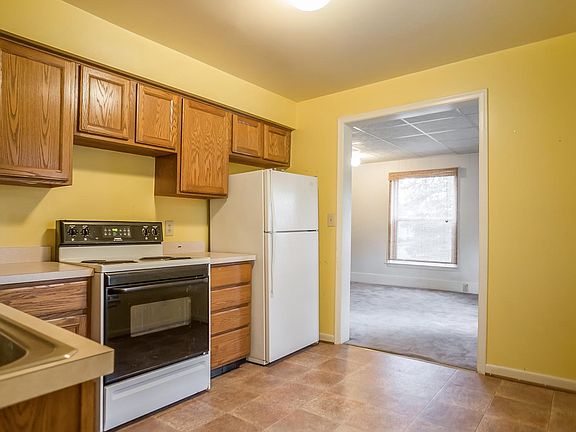 4th image of 302 Pennell St