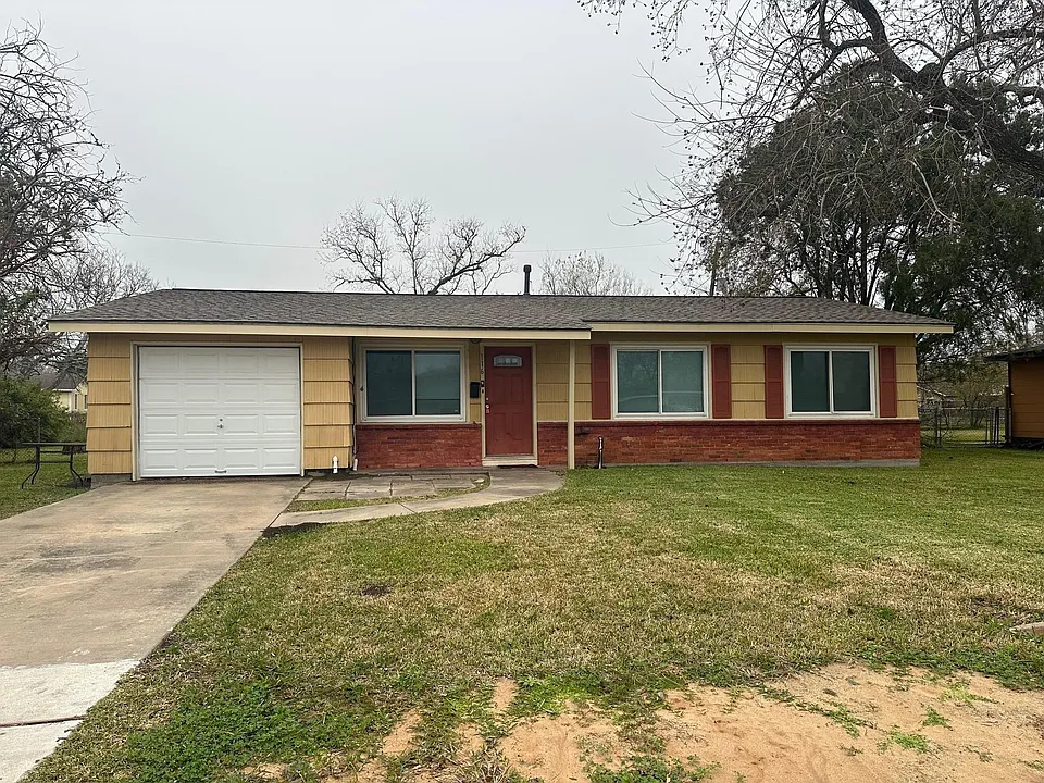 116 Forest Oaks Ln