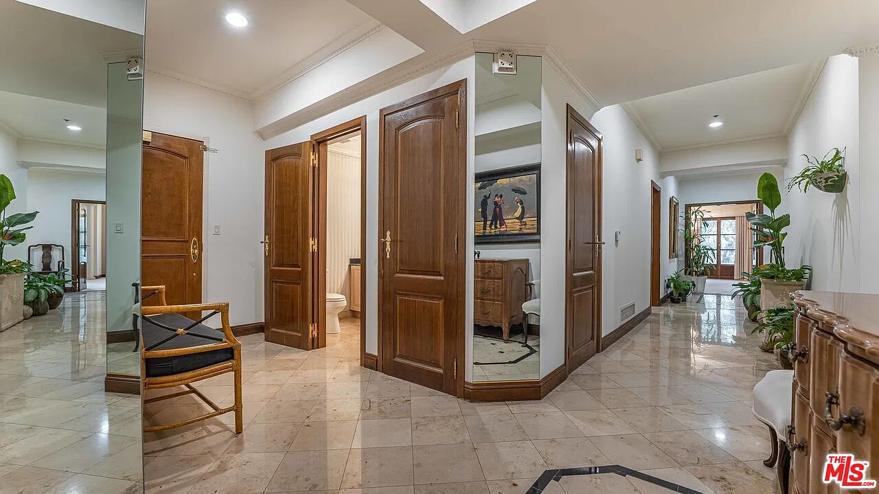 3 bed, 5.0 bath, 2493 sqft, $17,500 — Photo 4