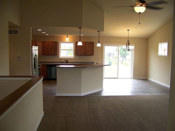 4th image of 609 Hilldale Ln