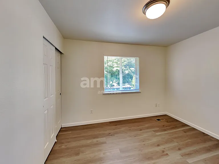 17712 2nd Ave E — Photo 22