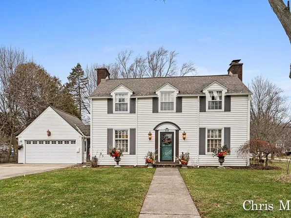 1841 Hillmount St NW, Grand Rapids, MI 49504