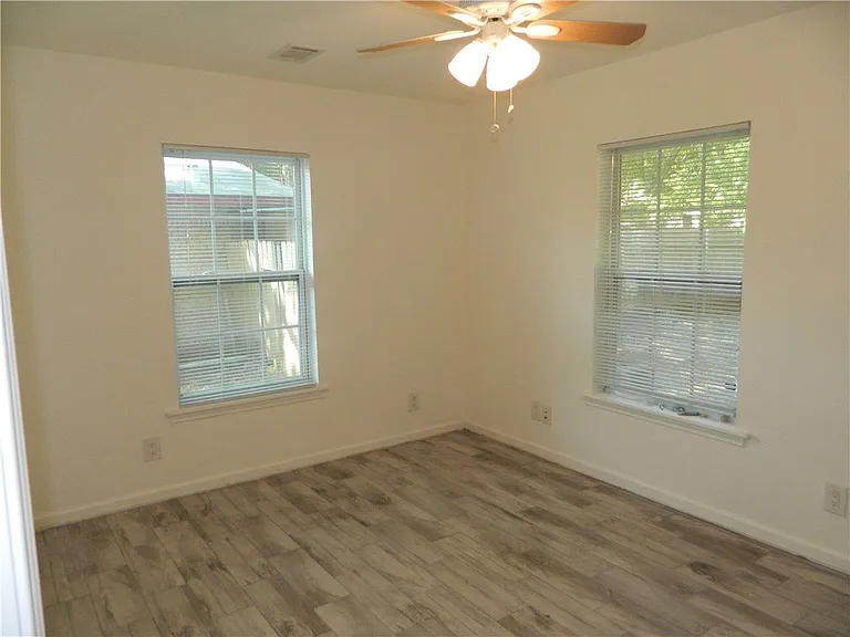 6512 Linda Ln — Photo 7