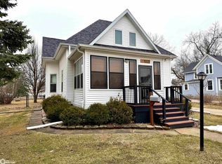 1027 Summer St, Grinnell, IA 50112