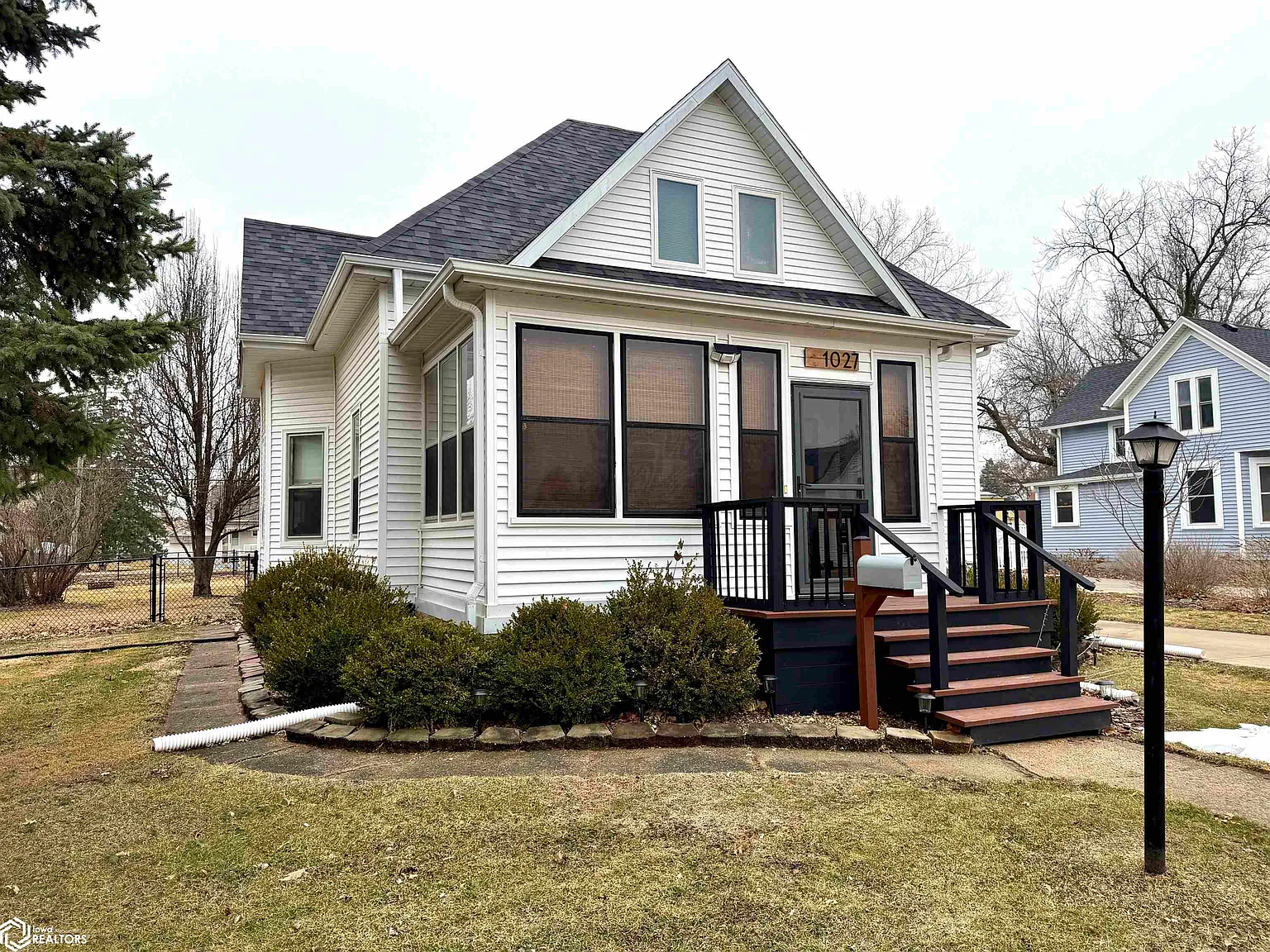 1027 Summer St photo 1