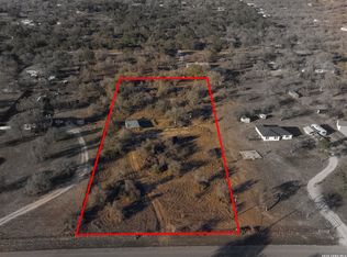 305 Sara Ln, Lytle, TX 78052