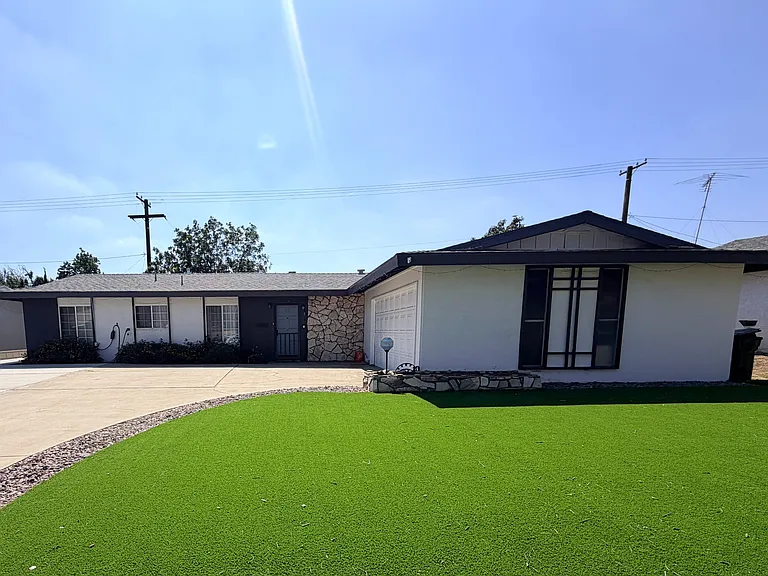 175 S Vallejo Way — Photo 1