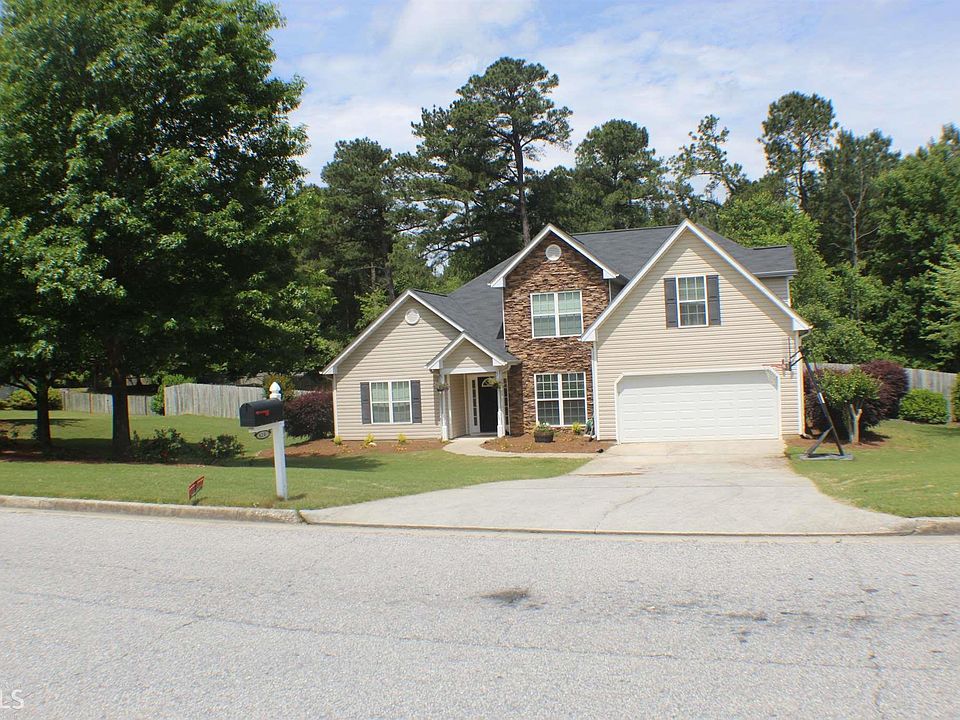 1st image of 824 Winding Grove Ln