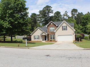 824 Winding Grove Ln, Loganville, GA 30052