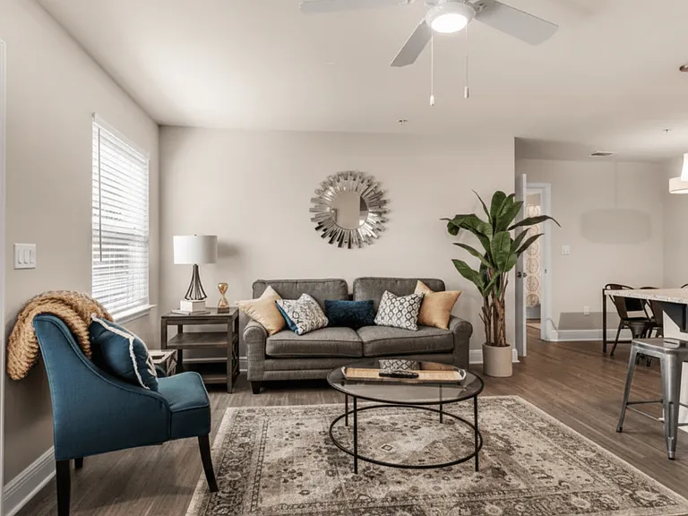 Aztec Villa Apartments — Photo 9