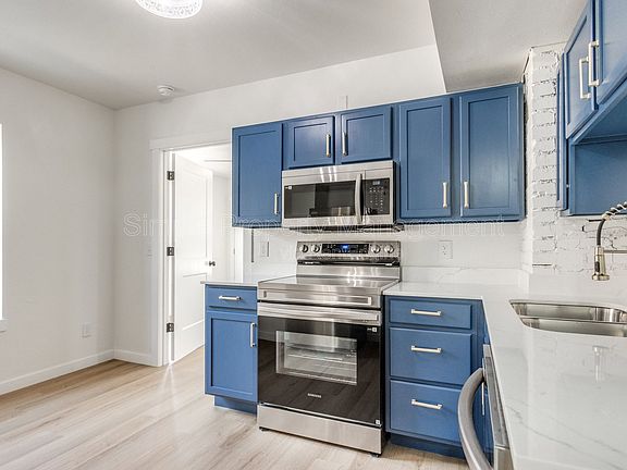 5th image of 814 W Hill St #1
