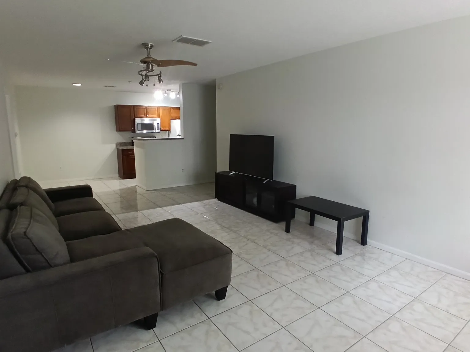 3 bed, 1199 sqft, $2,000 — Photo 1