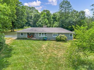 97 Doolittle Dr, Bethany, CT 06524