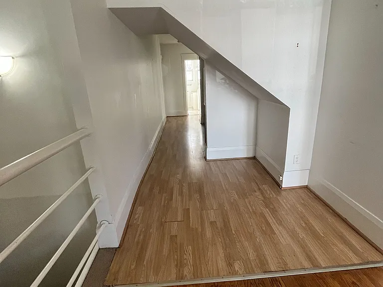440 Avenue Rd #2 — Photo 6