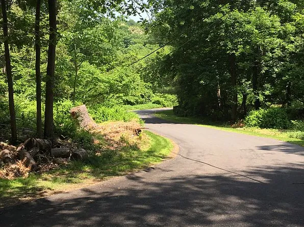 1813 Hunterbrook Rd, Yorktown Heights, NY 10598