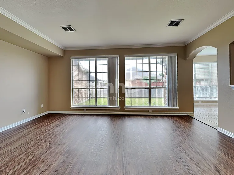 6801 Essex Dr — Photo 7