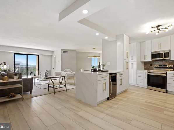 8360 Greensboro Dr APT 1014, Mc Lean, VA 22102