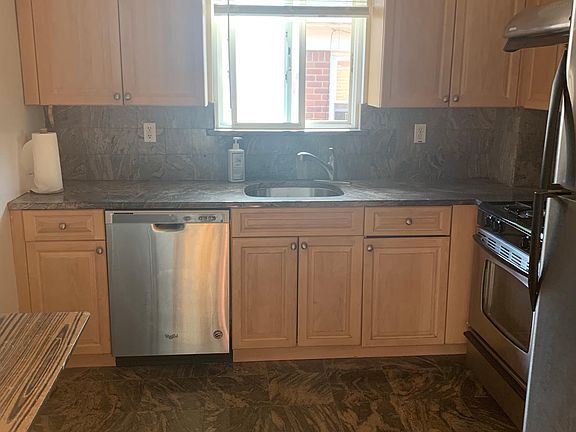 4th image of 16717 65th Ave #2FL