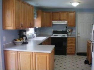 3 Sharon Rd, Windham, NH 03087